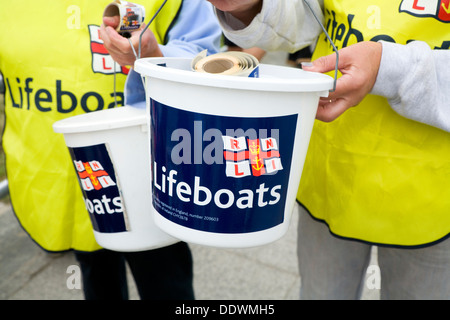 Collecteur de bienfaisance bienfaisance / collection collectionneurs fort/boîtes de collecte pour la collecte pour le RNLI / / Royal National. UK. Banque D'Images