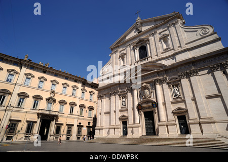 Italie, Rome, Piazza del Gesù, Palazzo Altieri et Chiesa del Gesù (église de Jésus) Banque D'Images