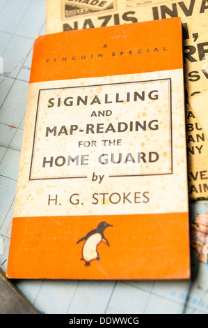 Signalisation et d 'une carte-lecture de la Home Guard' par HG Stokes à partir de 1940 et utilisé pendant la SECONDE GUERRE MONDIALE Banque D'Images