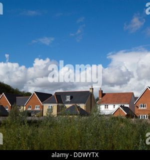 Immeubles maisons au bord de la terre de verdure en Angleterre. Banque D'Images