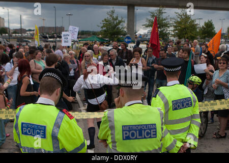 Londres, Royaume-Uni. Sep 8, 2013. Protestation contre la sécurité de la défense et de l'équipement salon International (DSEI) au centre Excel, Londres, Royaume-Uni, le 8 septembre 2013 Crédit : martyn wheatley/Alamy Live News Banque D'Images