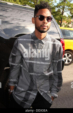 7 septembre 2013 - New York, New York, États-Unis - le chanteur MIGUEL assiste à l'Alexander Wang Mercedes-Benz Fashion Week Spring 2014 Collection a eu lieu au Quai 94. (Crédit Image : © Kaszerman ZUMAPRESS.com)/Nancy Banque D'Images