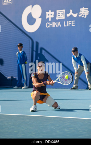 Kimiko Date-Krumm du Japon joue Laura Robson de Grande-Bretagne à l'Open de Chine à Beijing, le 30/09/2012 Banque D'Images