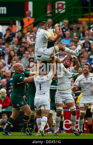 Leicester, Royaume-Uni. Sep 8, 2013. Action de la Aviva Premiership match entre Leicester Tigers et Worcester Warriors joué à Welford Road, Leicester Crédit : Graham Wilson/Alamy Live News Banque D'Images