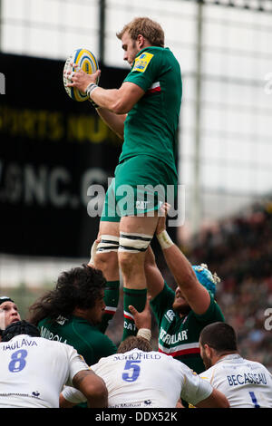 Leicester, Royaume-Uni. Sep 8, 2013. Tom Croft gagne un alignement balle pour Leicester. Action de la Aviva Premiership match entre Leicester Tigers et Worcester Warriors joué à Welford Road, Leicester Crédit : Graham Wilson/Alamy Live News Banque D'Images