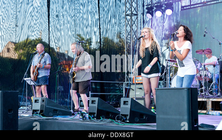 Groupe de rock tchèque Hudba Praha, 7 août 2013 : Fête des vendanges - Dočesná, ville de Žatec Banque D'Images