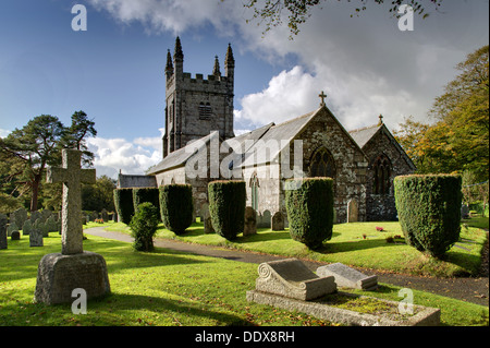 B-3660, le Devonshire, Angleterre montrant l'église paroissiale, le château et le Castle Inn. Banque D'Images