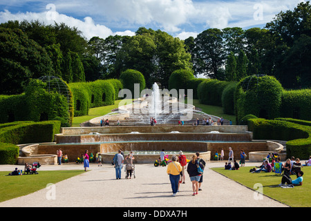 Jardins d'Alnwick et fontaine cascade Banque D'Images