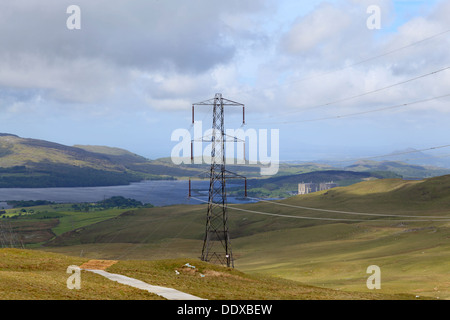 Les lignes électriques et les pylônes près de Snowdonia, Trawsfynydd Banque D'Images