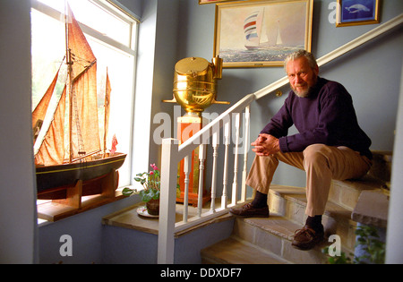 Sir Robin Knox-Johnston 1998 à son domicile de Devon, Royaume-Uni. FILM rapide utilisé. Banque D'Images