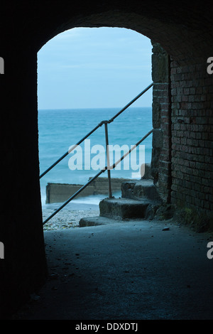 Tunnel menant de la plage du port, Charlestown, Cornwall, UK Banque D'Images