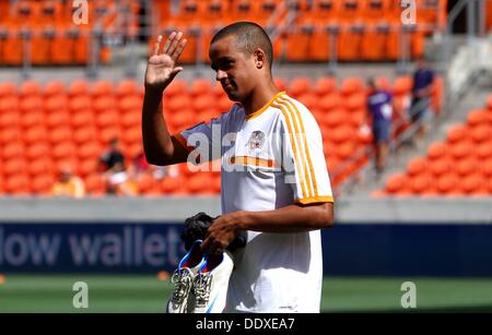 Houston, Texas, USA. Sep 8, 2013. 08 SEP 2013 : Dynamo de Houston l'avant Calen Carr # 3 vagues pour les fans avant le match de saison régulière MLS Houston Dynamo entre le et le New York Red Bulls de stade BBVA Compass à Houston, TX. Credit : csm/Alamy Live News Banque D'Images