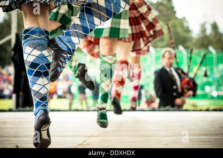 Braemar, Ecosse, Royaume-Uni. 7 septembre 2013 : concours de danse au cours de l'Assemblée Braemer Highland Games à la Princesse Royale et le duc de Fife Memorial Park Banque D'Images