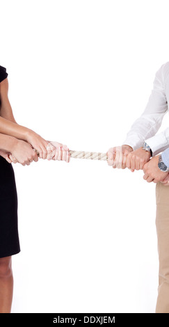 Business Woman contre businessman pulling rope isolated on white Banque D'Images