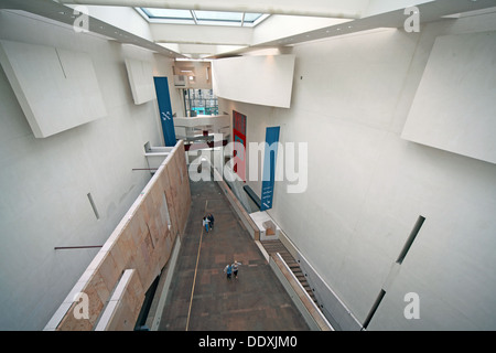 L'intérieur moderne du Musée National d'Écosse, Chambers St Edinburgh City, Ecosse UK EH1 1JF Banque D'Images