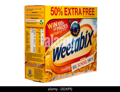 Grande boîte de 72 biscuits de céréales de petit déjeuner Weetabix 50 pour cent sans frais supplémentaires Banque D'Images