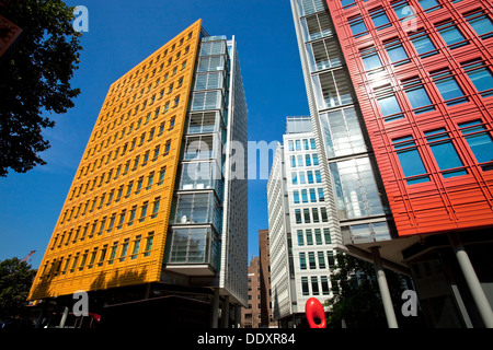 Les immeubles de bureaux, coloré Central Saint Giles le développement, Londres, Angleterre Banque D'Images