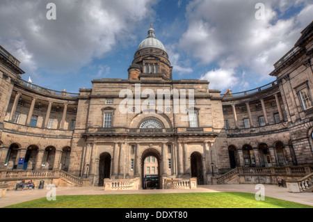 Tour/dôme à l'université d'Edimbourg, South College, Lothian Scotland UK, vue panoramique en été Banque D'Images