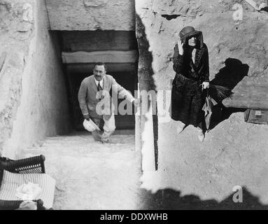 Les visiteurs de la tombe de Toutankhamon, Vallée des Rois, Egypte, 1923. Artiste : Harry Burton Banque D'Images