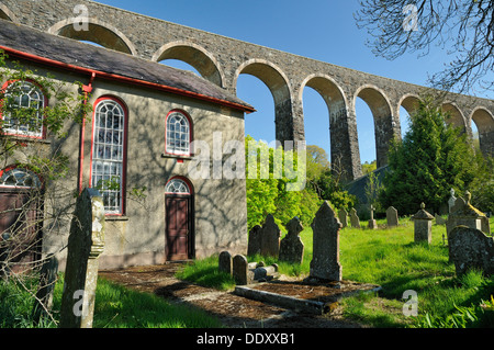 Gosen chapelle construite en 1844 et Cynghordy viaduc de chemin de fer Cœur du Pays de Galles, construit 1867 avec 18 arches Banque D'Images