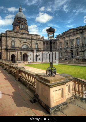 L'Université d'Édimbourg en Écosse Lothian South College UK Vue large avec Dome Banque D'Images