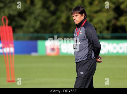 Hensol, UK. Dimanche 08 Septembre 2013 Photo : Manager Chris Coleman Re : jamais plus cher, transfert de Gareth Bale, qui a été acheté par le Real Madrid à partir de Tottenham Hotspur pour £86m, participe avec l'équipe de football du Pays de Galles, la formation à l'hôtel Resort Vale près de Cardiff, Pays de Galles, avant leur match contre la Serbie la semaine prochaine. Credit : D Legakis/Alamy Live News Banque D'Images