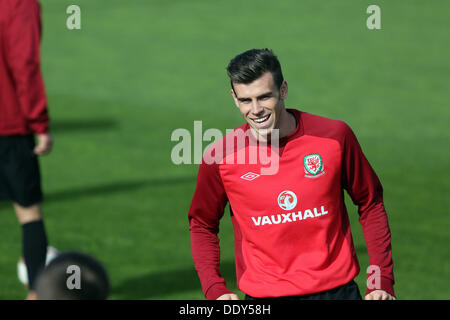 Hensol, UK. Dimanche 08 Septembre 2013 Photo : Gareth Bale Re : formation transfert le plus cher jamais, Gareth Bale, qui a été acheté par le Real Madrid à partir de Tottenham Hotspur pour £86m, participe avec l'équipe de football du Pays de Galles, la formation à l'hôtel Resort Vale près de Cardiff, Pays de Galles, avant leur match contre la Serbie la semaine prochaine. Credit : D Legakis/Alamy Live News Banque D'Images