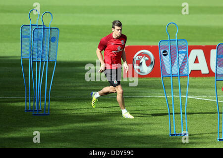 Hensol, UK. Dimanche 08 Septembre 2013 Photo : Gareth Bale Re : formation transfert le plus cher jamais, Gareth Bale, qui a été acheté par le Real Madrid à partir de Tottenham Hotspur pour £86m, participe avec l'équipe de football du Pays de Galles, la formation à l'hôtel Resort Vale près de Cardiff, Pays de Galles, avant leur match contre la Serbie la semaine prochaine. Credit : D Legakis/Alamy Live News Banque D'Images