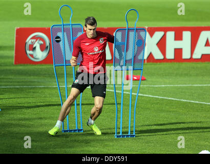 Hensol, UK. Dimanche 08 Septembre 2013 Photo : Gareth Bale Re : formation transfert le plus cher jamais, Gareth Bale, qui a été acheté par le Real Madrid à partir de Tottenham Hotspur pour £86m, participe avec l'équipe de football du Pays de Galles, la formation à l'hôtel Resort Vale près de Cardiff, Pays de Galles, avant leur match contre la Serbie la semaine prochaine. Credit : D Legakis/Alamy Live News Banque D'Images