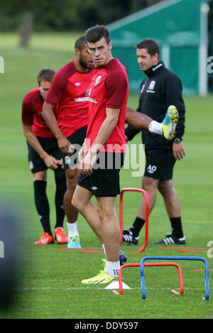 Hensol, UK. Dimanche 08 Septembre 2013 Photo : Gareth Bale Re : formation transfert le plus cher jamais, Gareth Bale, qui a été acheté par le Real Madrid à partir de Tottenham Hotspur pour £86m, participe avec l'équipe de football du Pays de Galles, la formation à l'hôtel Resort Vale près de Cardiff, Pays de Galles, avant leur match contre la Serbie la semaine prochaine. Credit : D Legakis/Alamy Live News Banque D'Images