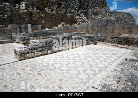 Un sol en mosaïque dans la chambre de la swastika Croix, Conimbriga, Portugal, 2009. Artiste : Samuel Magal Banque D'Images