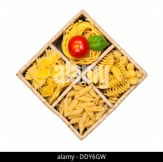 Collection de pâtes italiennes isolé sur blanc. Banque D'Images