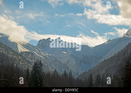 La vallée de Trettachtal, derrière Mt Kratzer, Alpes Allgaeu Banque D'Images