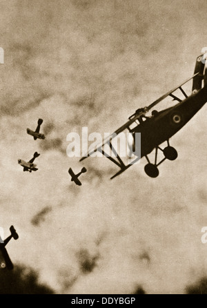 La poursuite. La guerre aérienne, la Première Guerre mondiale, c1916-c1918. Artiste : Inconnu Banque D'Images