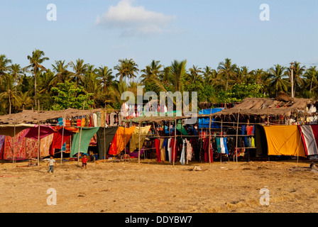 Marché aux puces de la plage avec des palmiers, Anjuna, Goa, Inde, Asie Banque D'Images