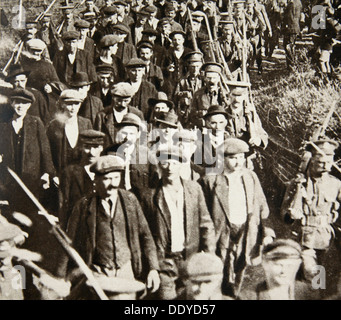 Prisonniers de guerre allemands arrivant en Grande-Bretagne, août 1914. Artiste : S et G Banque D'Images