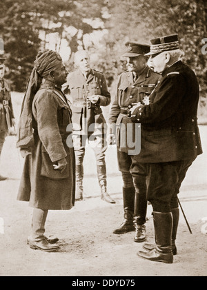 Le général Sir Douglas Haig introduction général Joffre pour le lieutenant-général Sir Pertab Singh, 1916. Artiste : Inconnu Banque D'Images