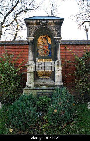 Tombe de la famille avec mosaïque sur le cimetière de l'Est ou Ostfriedhof, Munich, Bavière Banque D'Images