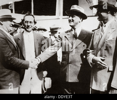 Le président Roosevelt, de retourner à Miami, Floride, USA, après un voyage de pêche, 13 avril, 1934. Artiste : Inconnu Banque D'Images