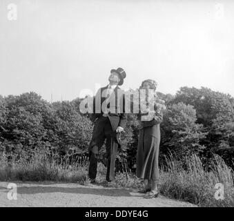 Le prince Gustav Adolf et la princesse Louise visiter Landskrona, Suède, 1932. Artiste : Inconnu Banque D'Images