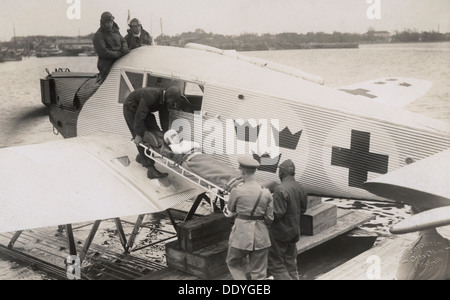 Une ambulance d'air géré par la Croix-Rouge suédoise en mer, Malmö, Suède, 1923. Artiste : Otto Ohm Banque D'Images