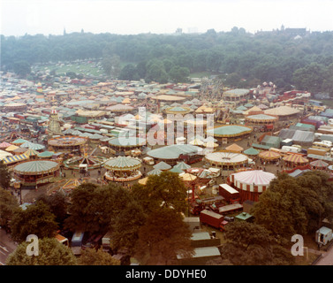 Goose Fair, Forest Recreation Ground, Nottingham, Nottinghamshire, 1973. Artiste : Nous Middleton & Fils Banque D'Images