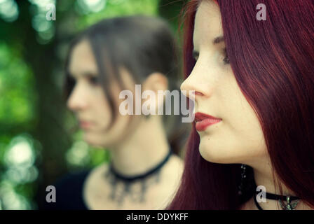 Les jeunes femmes avec un visage sérieux, gothique, portrait Banque D'Images