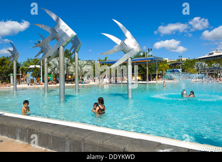 L'Esplanade Lagoon, Cairns, Queensland, Australie Banque D'Images