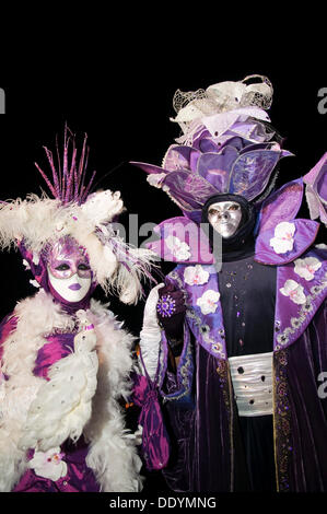 Des costumes et des masques en violet et blanc, salon vénitien, Ludwigsburg, Bade-Wurtemberg Banque D'Images