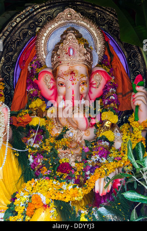 L'éléphant dieu hindou. Seigneur Ganesha statue. Festival Ganesha Chaturthi Puttaparthi, Andhra Pradesh, Inde Banque D'Images