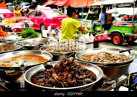 L'alimentation de rue dans le quartier chinois de Bangkok, Thaïlande Banque D'Images