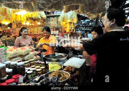 Épiceries chinoises thaïlandais à Bangkok, Thaïlande du quartier chinois Banque D'Images