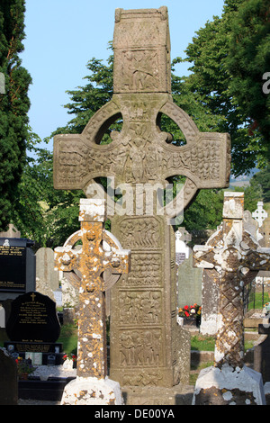 Christ Roi et d'autres scènes bibliques sur le 10e siècle Croix de Muiredach à Monasterboice (comté de Louth), l'Irlande Banque D'Images