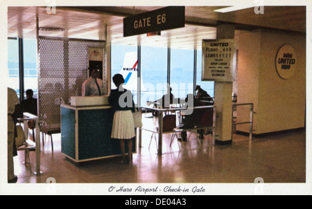 La porte d'arrivée à l'aéroport O'Hare, à Chicago, Illinois, USA, 1962. Artiste : Inconnu Banque D'Images